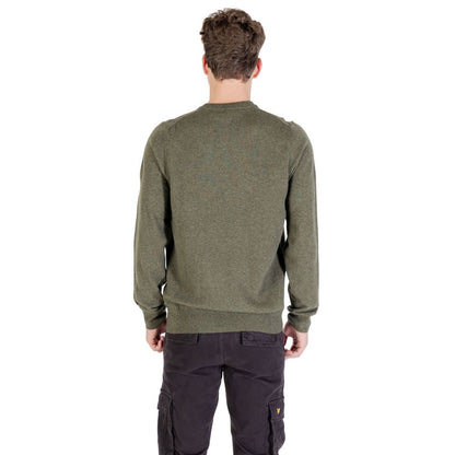 Sweatshirt by Lyle & Scott for men in wool 7 nylon features an provocated silhouette, detailed with a provocated and a refined crew neckline for a sophisticated aesthetic.