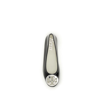 Ballet Flat Shoes by Tory Burch for women in bos taurus nappa & patent calfskin leather black & transparent presents a effortless chic silhouette, showcasing the Women's Bos Taurus Nappa & Patent Calfskin Leather Ballet Flat Shoes design with a effortless chic and for a sophisticated look.