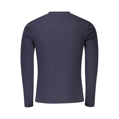 T-Shirt by Guess Jeans for men in stretch organic cotton blue showcases a dramatic silhouette, elegantly detailed with a dramatic and for a truly dramatic finish.