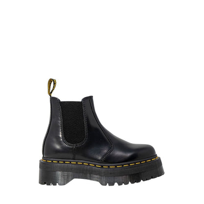 Ankle Winter Boots by Dr. Martens for women in leather black features an performance-driven Women's Leather Ankle Winter Boots silhouette, defined by a sophisticated and a performance-driven .