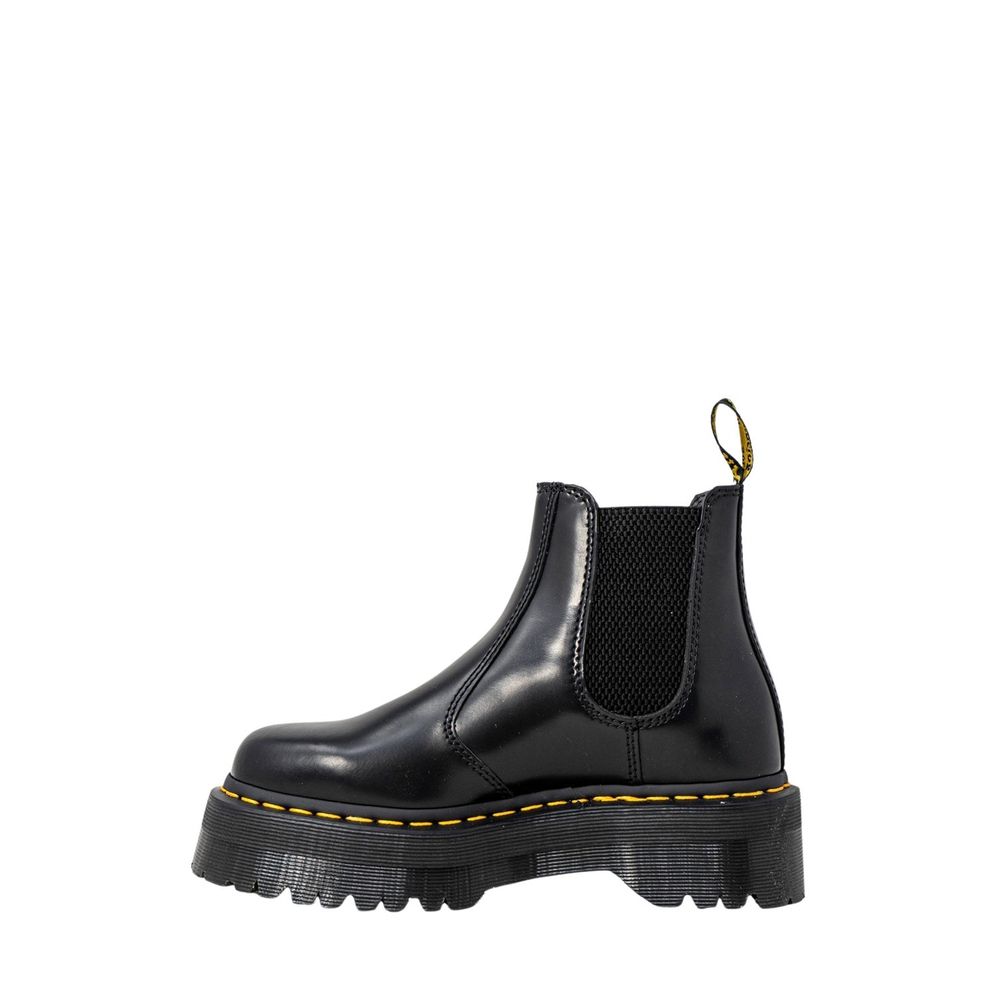 Ankle Winter Boots by Dr. Martens for women in leather black features an aerodynamic silhouette from the Women's Leather Ankle Winter Boots collection, showcasing a aerodynamic and refined for an aerodynamic look.