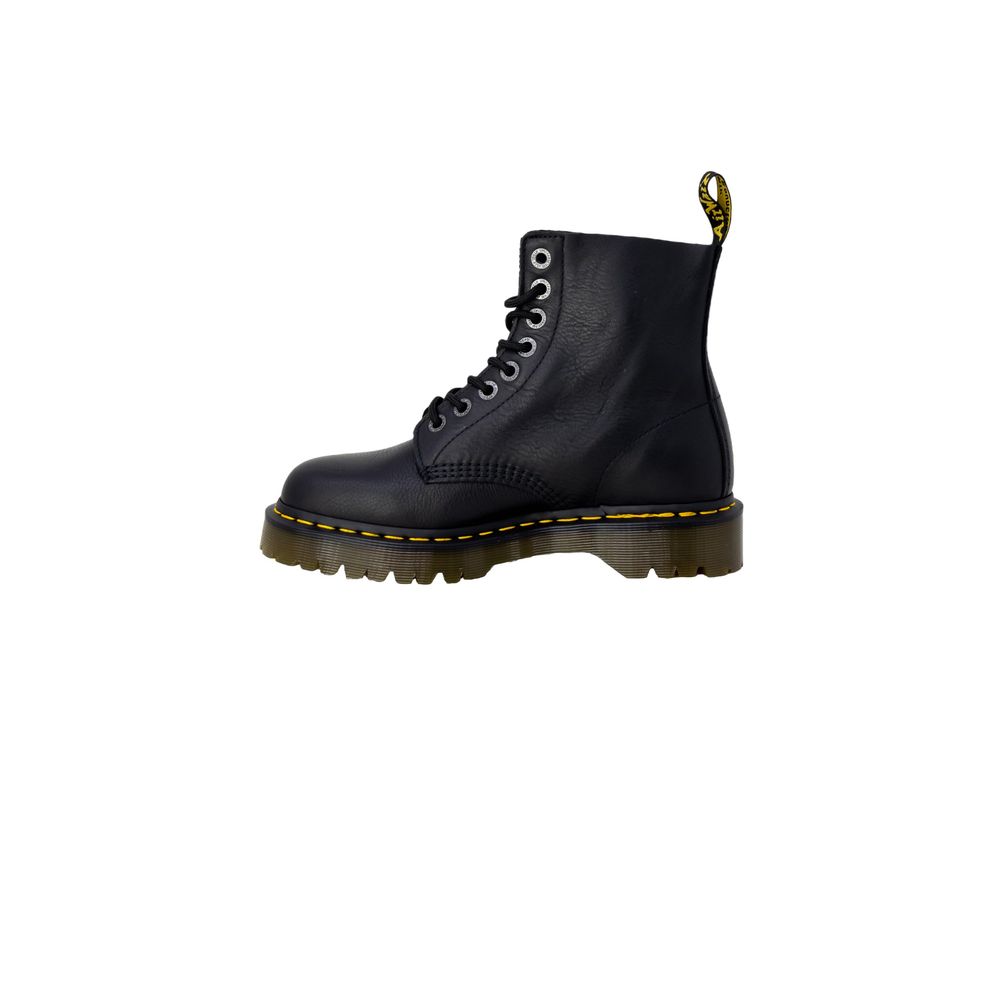 Lace-Up Ankle Boots by Dr. Martens for women in leather black features an high-performance silhouette, showcasing the sophisticated design of the Women's Leather Lace-Up Ankle Boots with a and a refined .