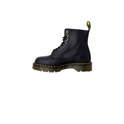 Lace-Up Ankle Boots by Dr. Martens for women in leather black features an high-performance silhouette, showcasing the sophisticated design of the Women's Leather Lace-Up Ankle Boots with a and a refined .