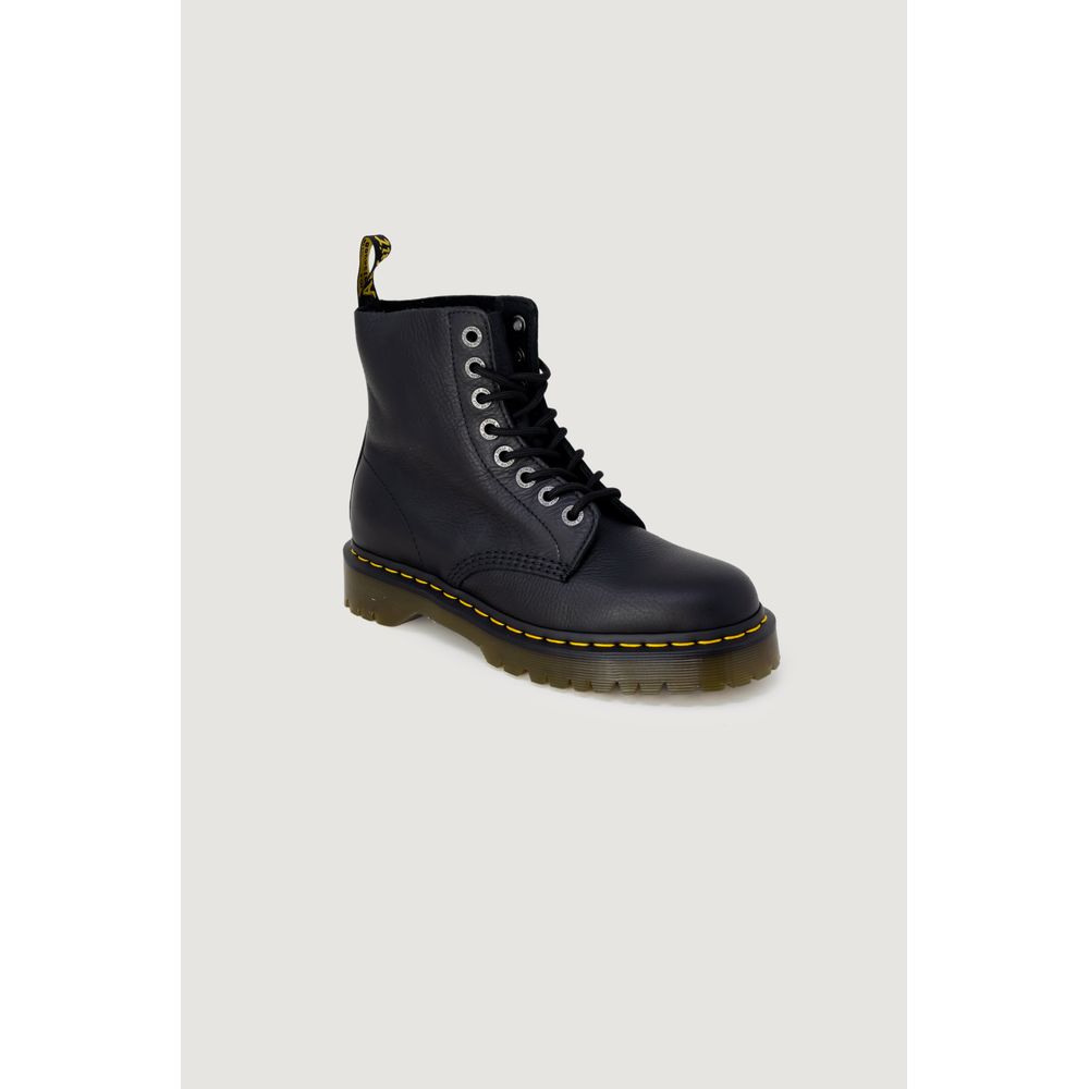 Lace-Up Ankle Boots by Dr. Martens for women in leather black features an aerodynamic silhouette from the Women's Leather Lace-Up Ankle Boots collection, showcasing a aerodynamic and refined for an aerodynamic look.