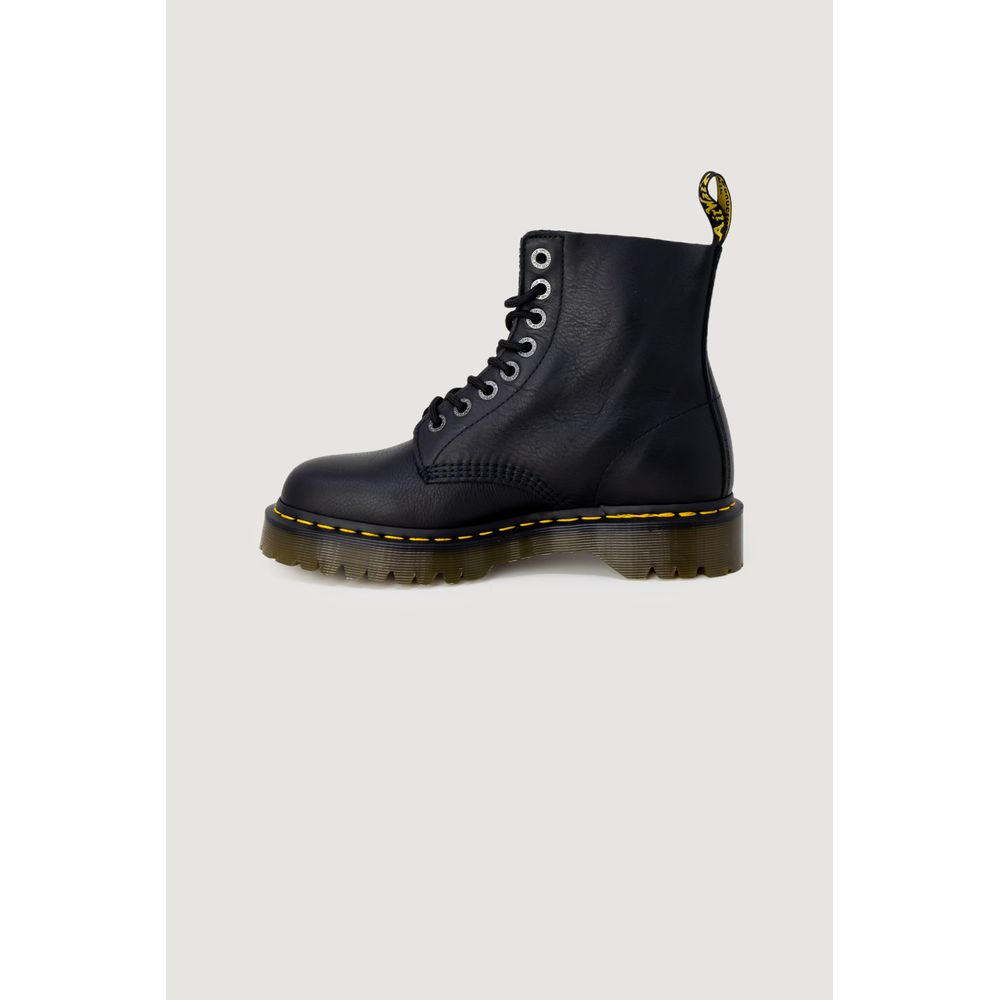 Lace-Up Ankle Boots by Dr. Martens for women in leather black features an dynamic silhouette, showcasing the dynamic Women's Leather Lace-Up Ankle Boots design with its distinctive and elegant .