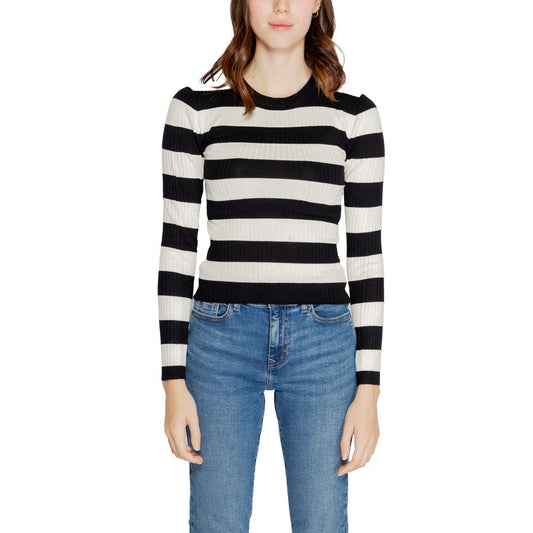 Sweater by Jacqueline De Yong for women in nylon & viscose black, patterned & striped showcases a discreet silhouette, finished with a discreet crew neckline and long-sleeve for a discreet look.