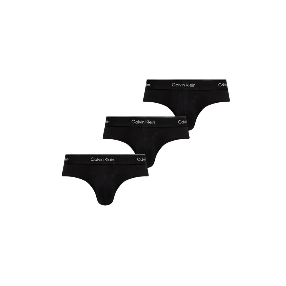 This Underwear Briefs by Calvin Klein Underwear for men in stretch cotton black offers a nuanced fit, showcasing a nuanced silhouette from the Men's Stretch Cotton Briefs collection.