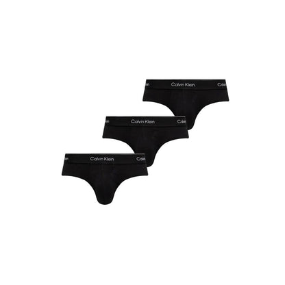 This Underwear Briefs by Calvin Klein Underwear for men in stretch cotton black offers a nuanced fit, showcasing a nuanced silhouette from the Men's Stretch Cotton Briefs collection.
