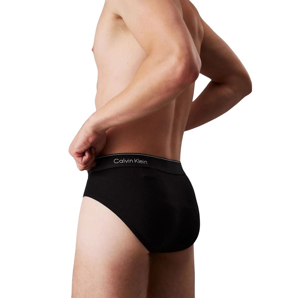 Underwear Briefs by Calvin Klein Underwear for men in stretch cotton black features an sleek silhouette that ensures a sleek fit, expertly capturing the sophisticated design of this Men's Stretch Cotton Briefs.