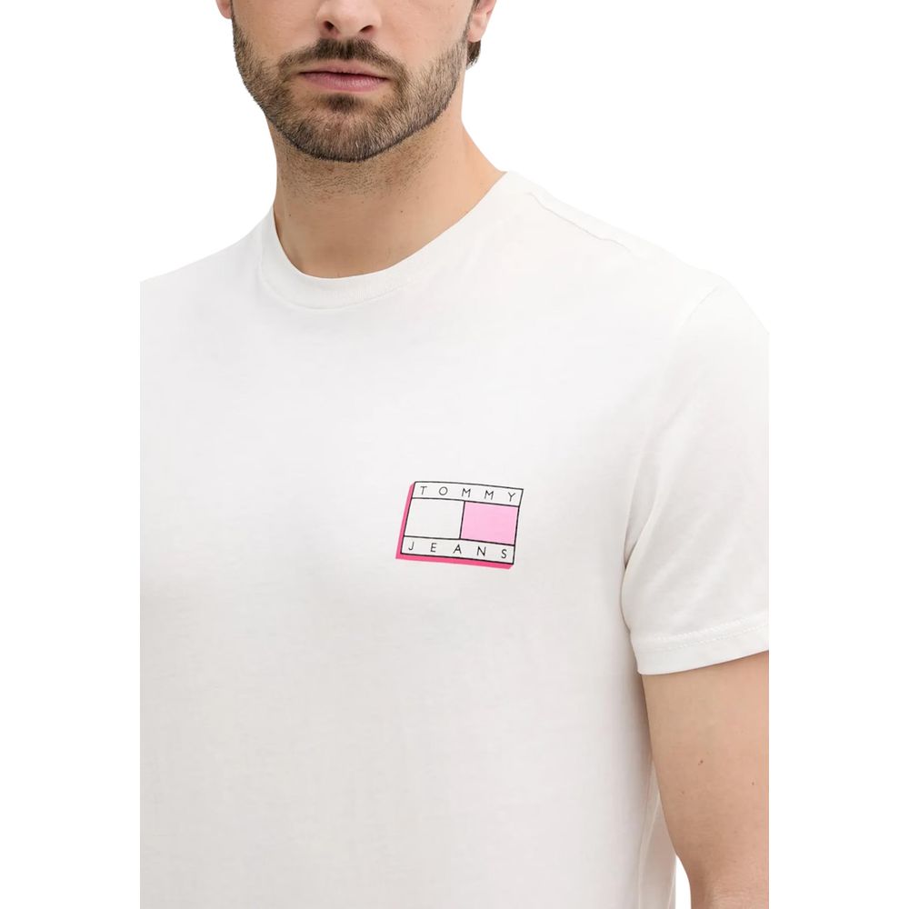 T-Shirt by Tommy Hilfiger Jeans for men in cotton cream showcases a dramatic silhouette, elegantly detailed with a dramatic and for a truly dramatic finish.