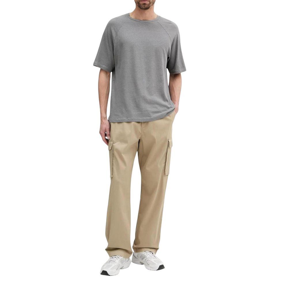 Cargo Pants by Calvin Klein Jeans for men in stretch cotton beige features an stylish straight-leg & regular-fit with a long and , expertly finished with stylish utility detailing.