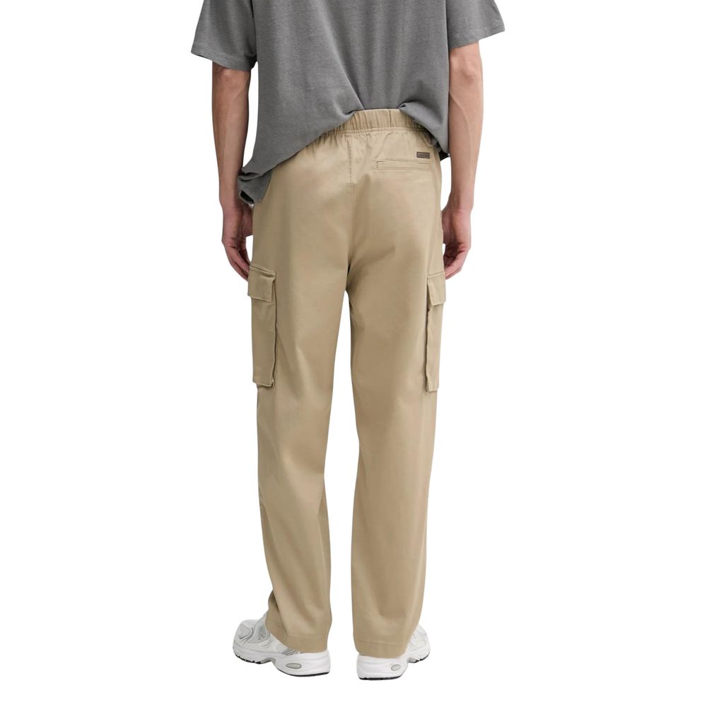 Cargo Pants by Calvin Klein Jeans for men in stretch cotton beige features an smart casual straight-leg & regular-fit and long, expertly tailored with a and smart casual utilitarian details for a sophisticated look.