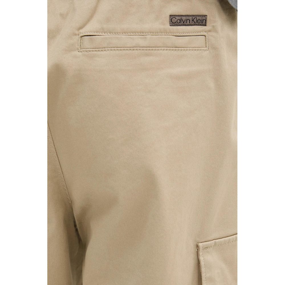 Cargo Pants by Calvin Klein Jeans for men in stretch cotton beige features an stylish straight-leg & regular-fit with a long and , expertly finished with stylish utility detailing.