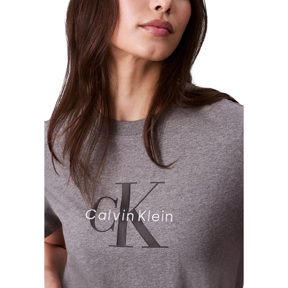 T-Shirt by Calvin Klein Jeans for women in cotton gray showcases a chic silhouette, artfully detailed with a chic and for a chic finish.