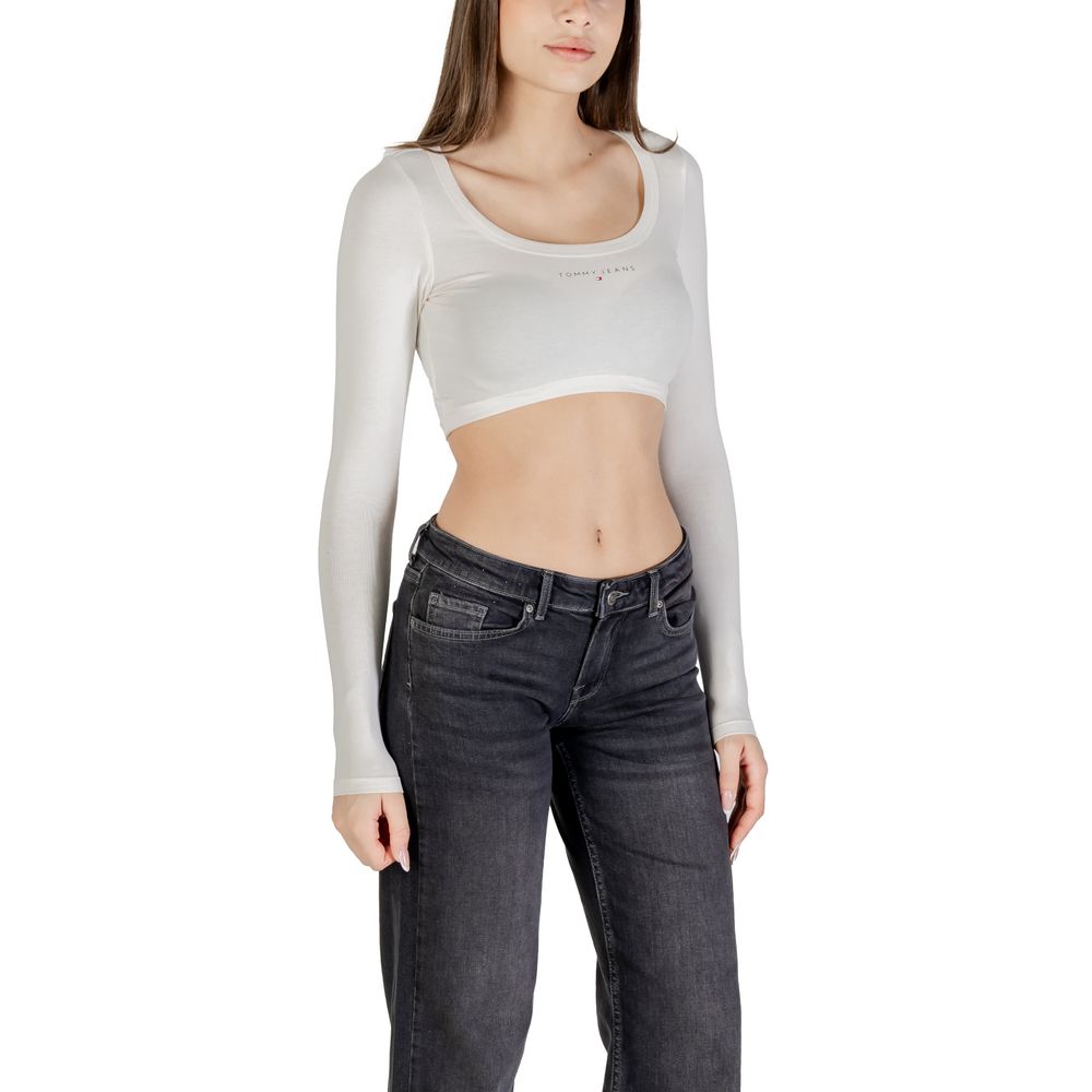 T-Shirt by Tommy Hilfiger Jeans for women in stretch cotton white showcases a dramatic silhouette, elegantly detailed with a dramatic and for a truly dramatic finish.