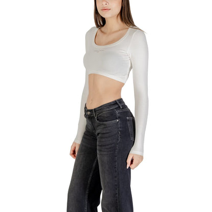 T-Shirt by Tommy Hilfiger Jeans for women in stretch cotton white showcases a chic silhouette, artfully detailed with a chic and for a chic finish.