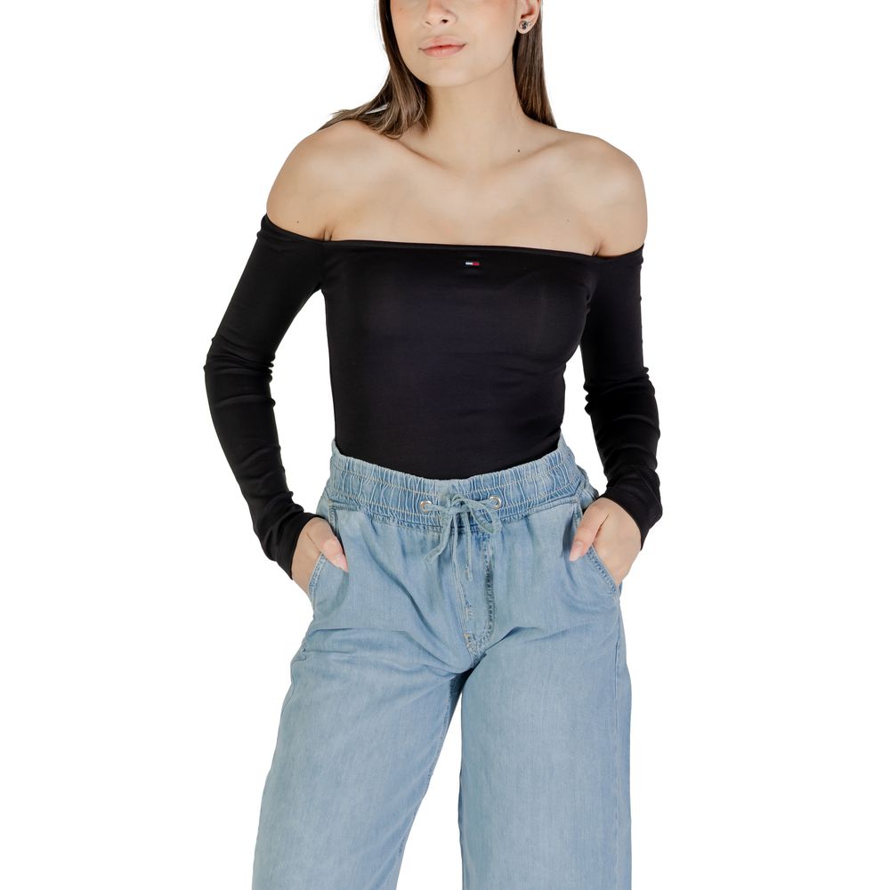 T-Shirt by Tommy Hilfiger Jeans for women in stretch cotton black features a plush silhouette, showcasing a sophisticated and for a truly plush finish.