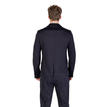 This Blazer by Antony Morato for men in stretch viscose blue presents a tailored silhouette, meticulously tailored with a tailored and distinctive for a tailored finish.