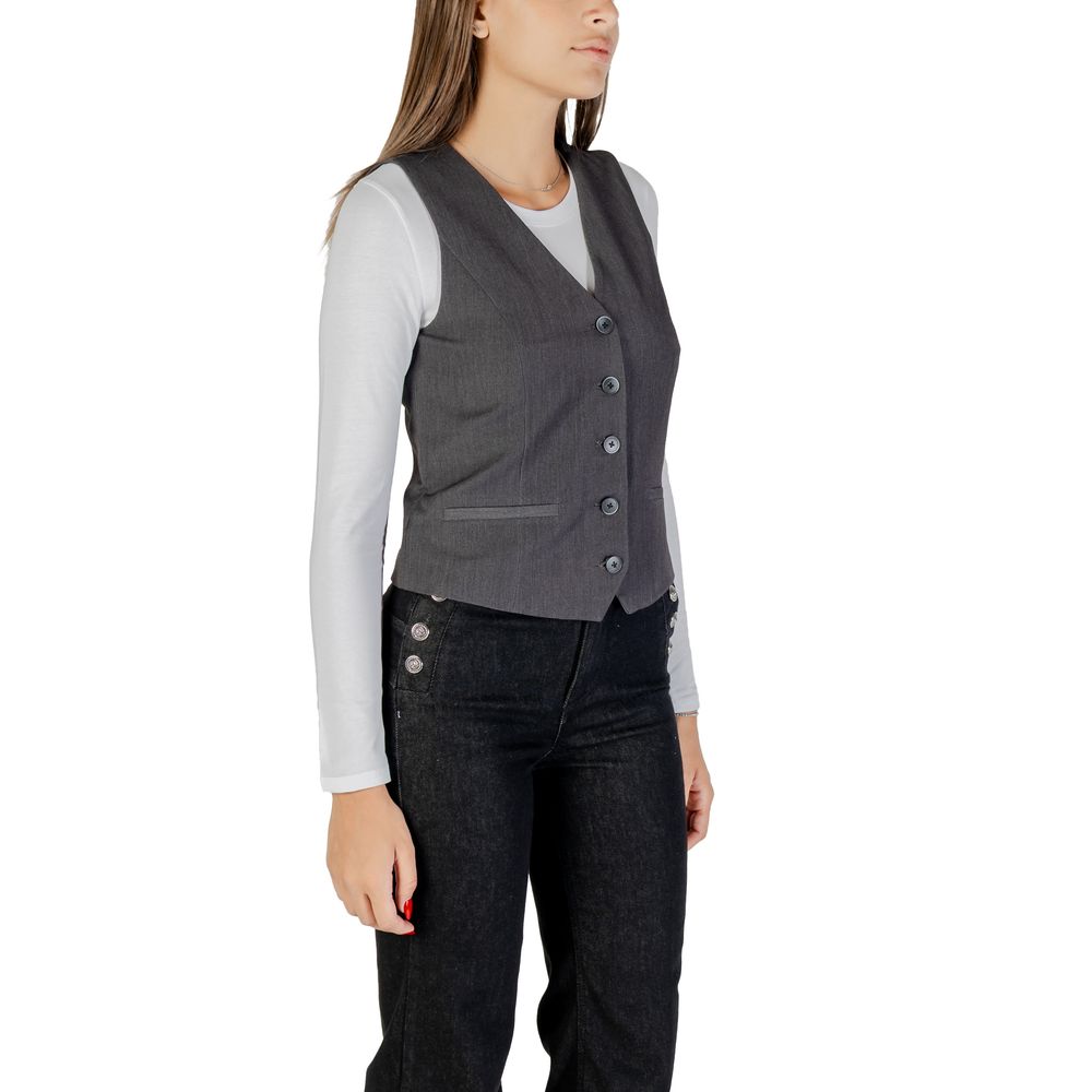 Vest by Only for women in stretch polyester & viscose gray features a enviable silhouette, elegantly detailed with a enviable and functional pockets for a enviable finish.