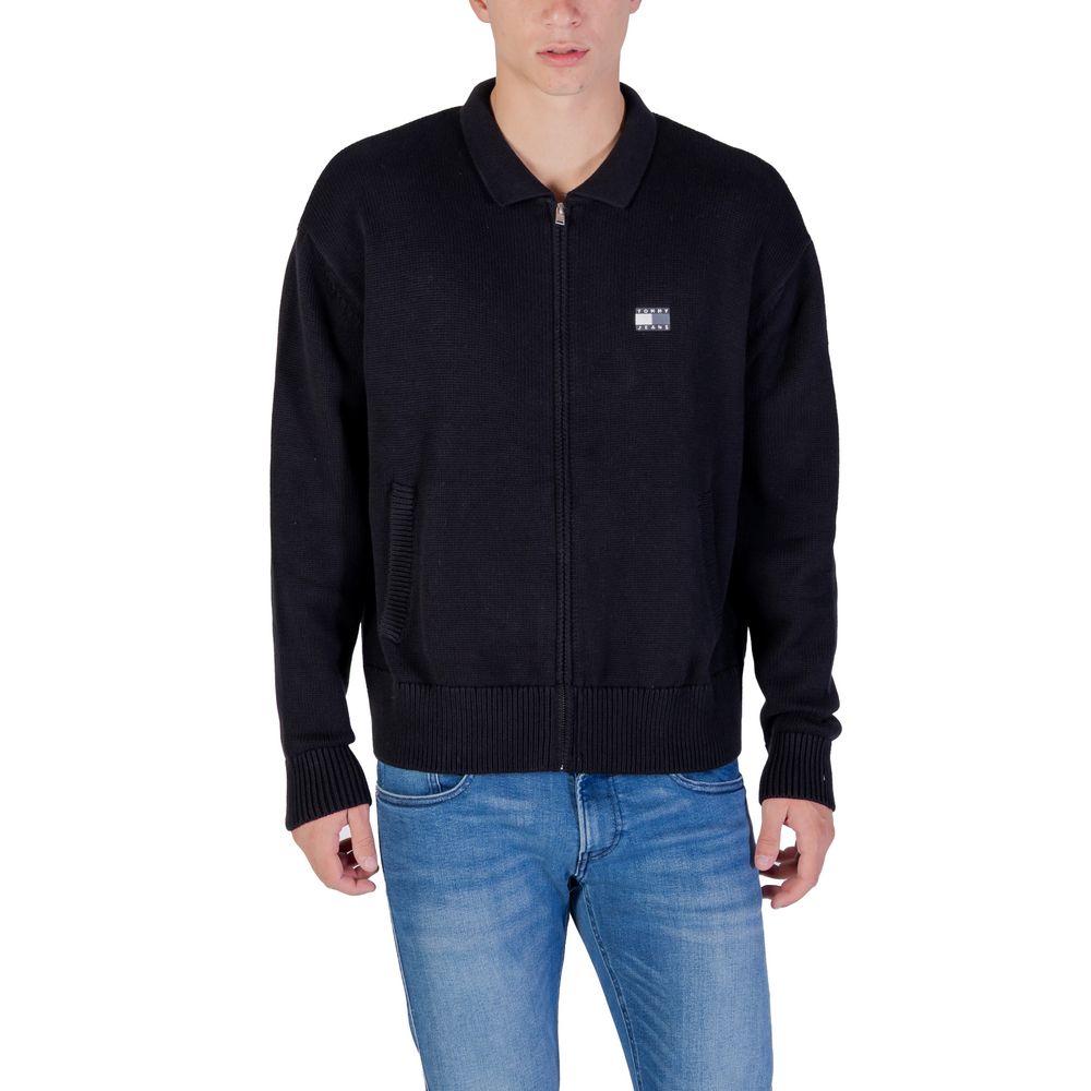 Cardigan by Tommy Hilfiger Jeans for men in cotton black showcases a captivating silhouette, artfully detailed with a captivating and for a truly sophisticated captivating look.