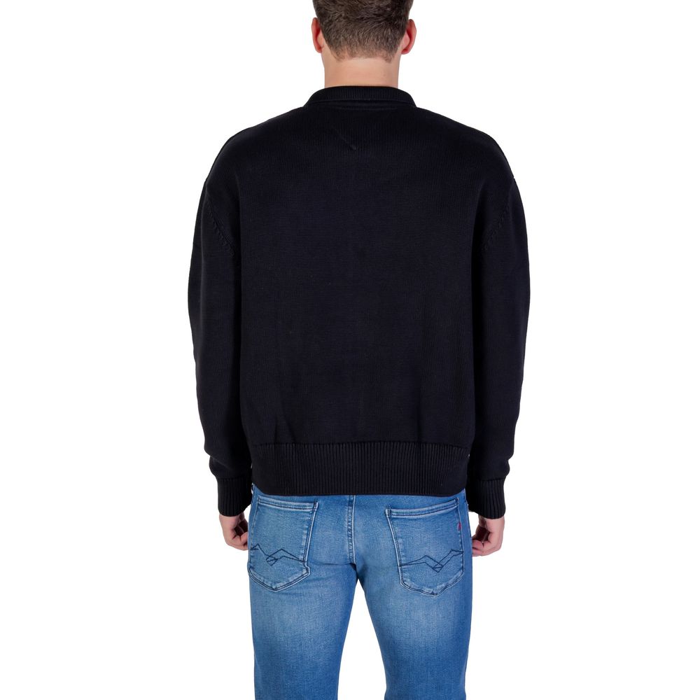 Cardigan by Tommy Hilfiger Jeans for men in cotton black features a dramatic silhouette, showcasing a sophisticated and dramatic detail for a timeless, premium look.