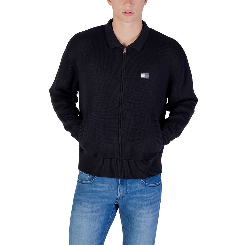 Cardigan by Tommy Hilfiger Jeans for men in cotton black features an crisp silhouette, showcasing a sophisticated and detail for a truly crisp finish.