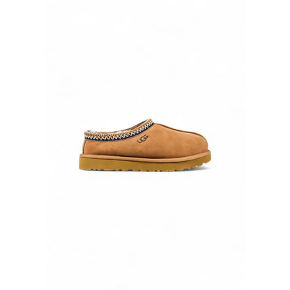 Ankle Boots by UGG for women in leather & rubber beige features an aerodynamic silhouette from the Women's Leather & Rubber Ankle Boots collection, showcasing a aerodynamic and refined for an aerodynamic look.