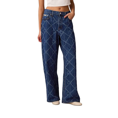 Jeans by Calvin Klein Jeans for women in denim cotton blue features a polished silhouette with a polished relaxed-fit, boyfriend, wide & cropped, reaching a polished cropped and finished with a polished low rise.
