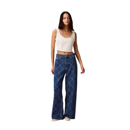 Jeans by Calvin Klein Jeans for women in denim cotton blue features an refined tailoring silhouette, showcasing a premium relaxed-fit, boyfriend, wide & cropped with a low rise and cropped cut for a refined tailoring look.