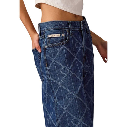 Jeans by Calvin Klein Jeans for women in denim cotton blue presents a refined pantology silhouette, artfully defined by a refined pantology relaxed-fit, boyfriend, wide & cropped, cropped, and a sophisticated low rise.