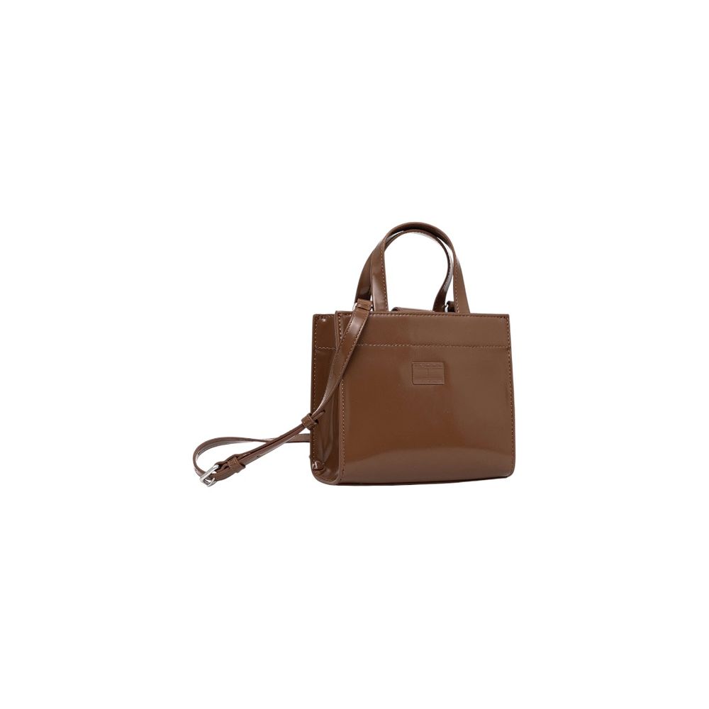 Crossbody-Shoulder-Tote Handbag by Tommy Hilfiger Jeans for women in polyethylene & polyurethane beige features a exquisite silhouette, showcasing a secure and exquisite with versatile crossbody-strap, shoulder-strap, adjustable-strap & handle for a exquisite finish.