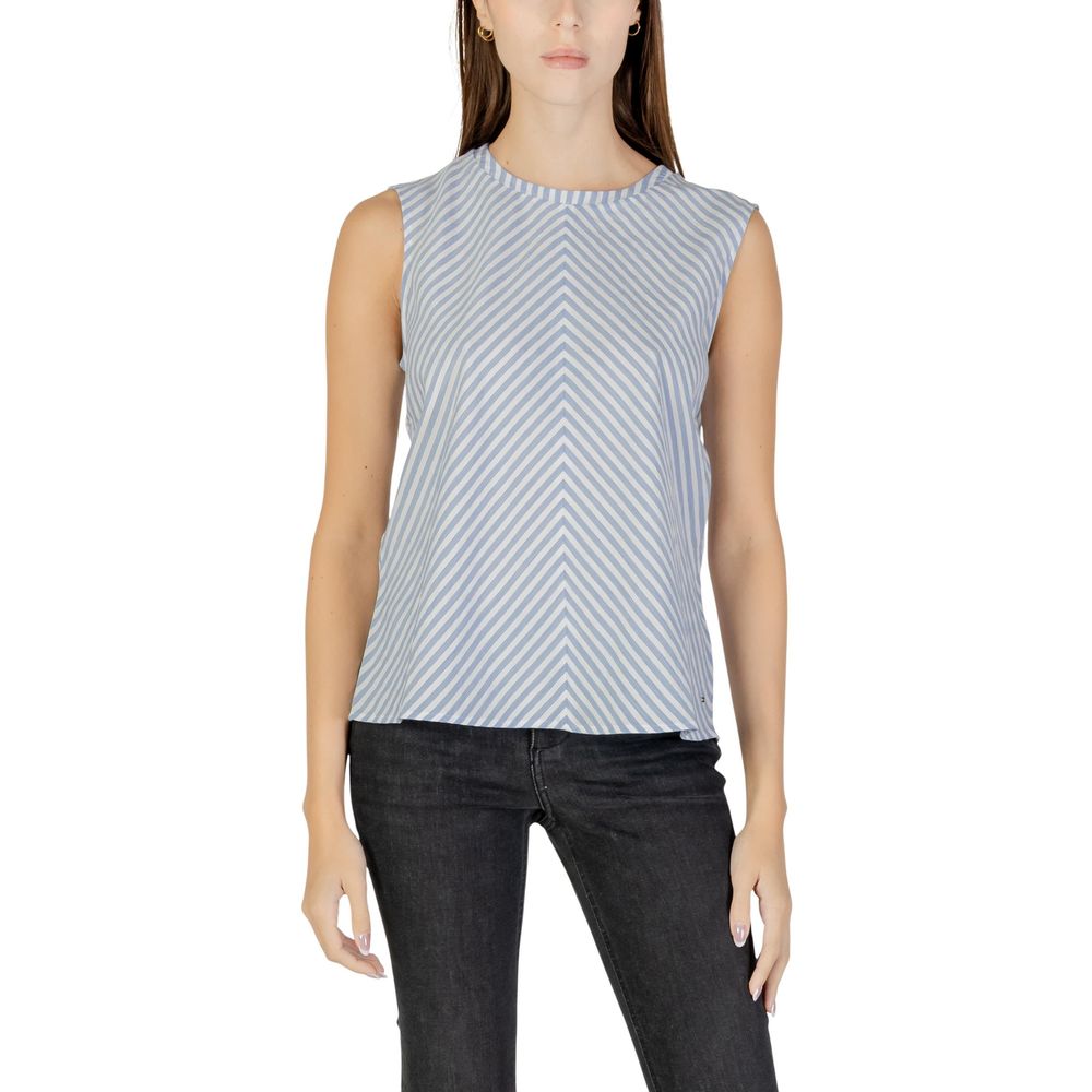 Tank Top by Tommy Hilfiger Jeans for women in cotton blue showcases a meticulous silhouette, artfully finished with a meticulous round neckline and sleeveless for a sophisticated, meticulous look.