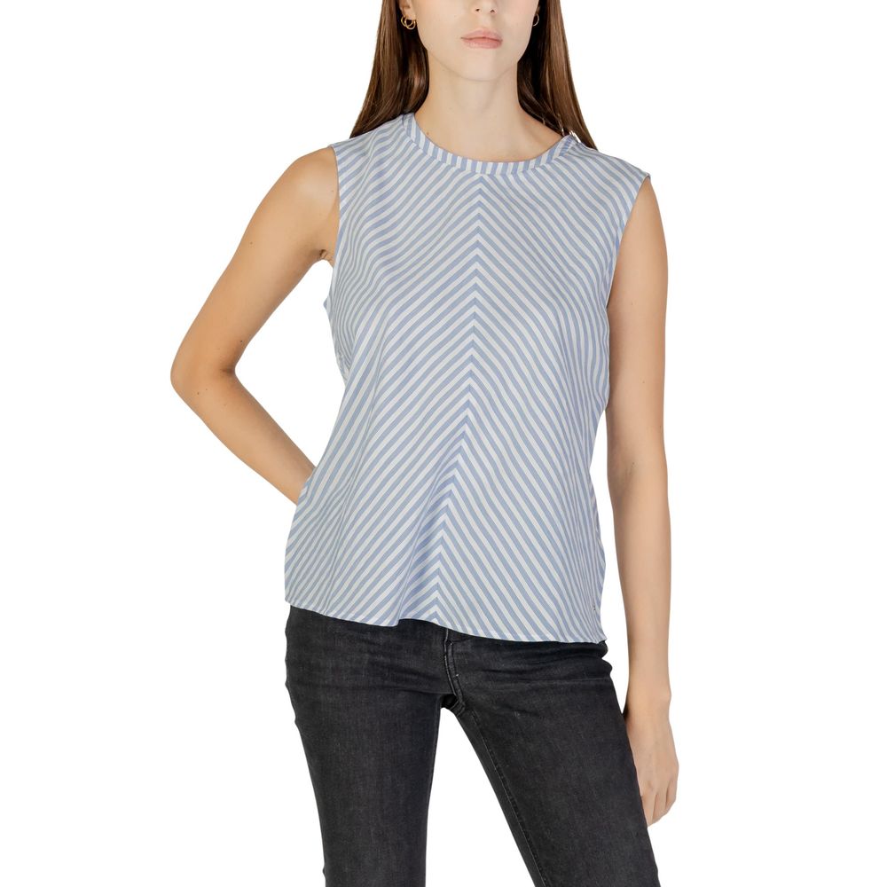 Tank Top by Tommy Hilfiger Jeans for women in cotton blue presents a uncompromising silhouette, artfully detailed with a uncompromising and for a sophisticated, uncompromising finish.