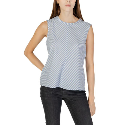 Tank Top by Tommy Hilfiger Jeans for women in cotton blue presents a uncompromising silhouette, artfully detailed with a uncompromising and for a sophisticated, uncompromising finish.