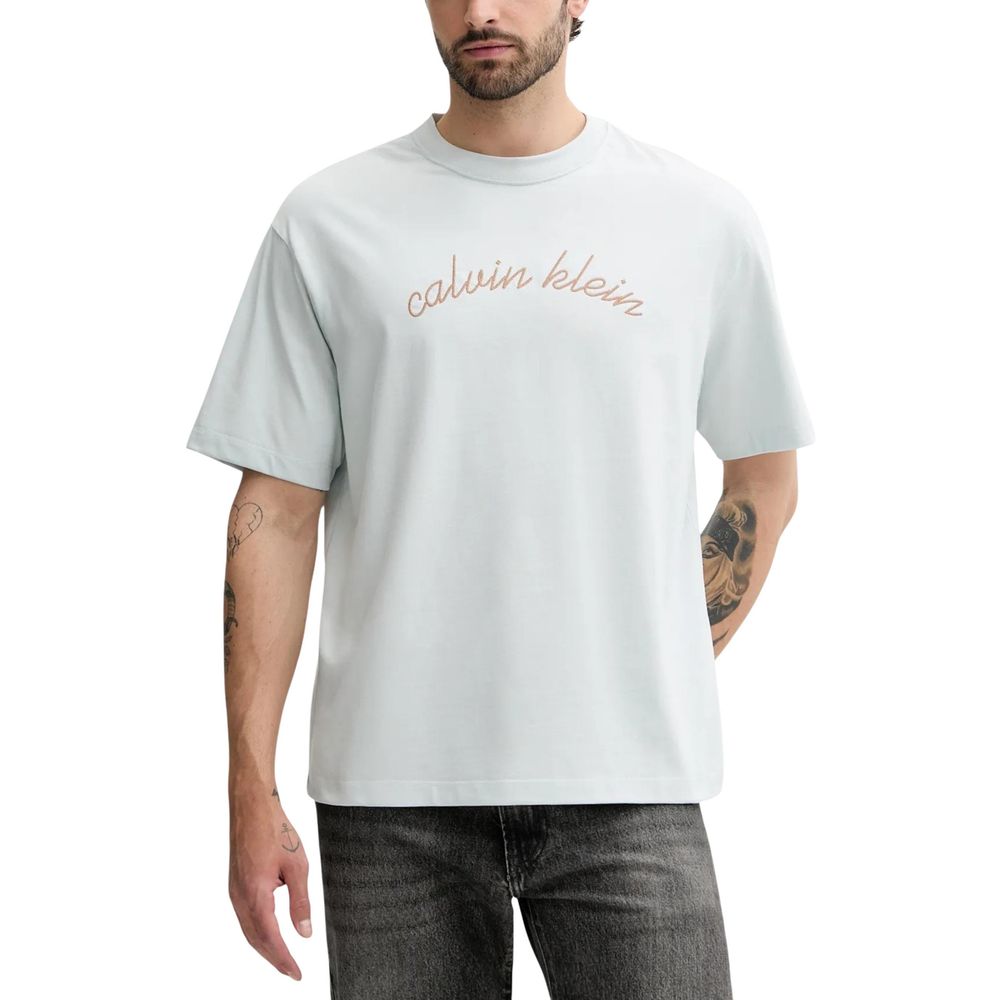 T-Shirt by Calvin Klein Jeans for men in cotton blue features an on trend silhouette, perfectly showcasing a on trend short-sleeve and for an elevated aesthetic.