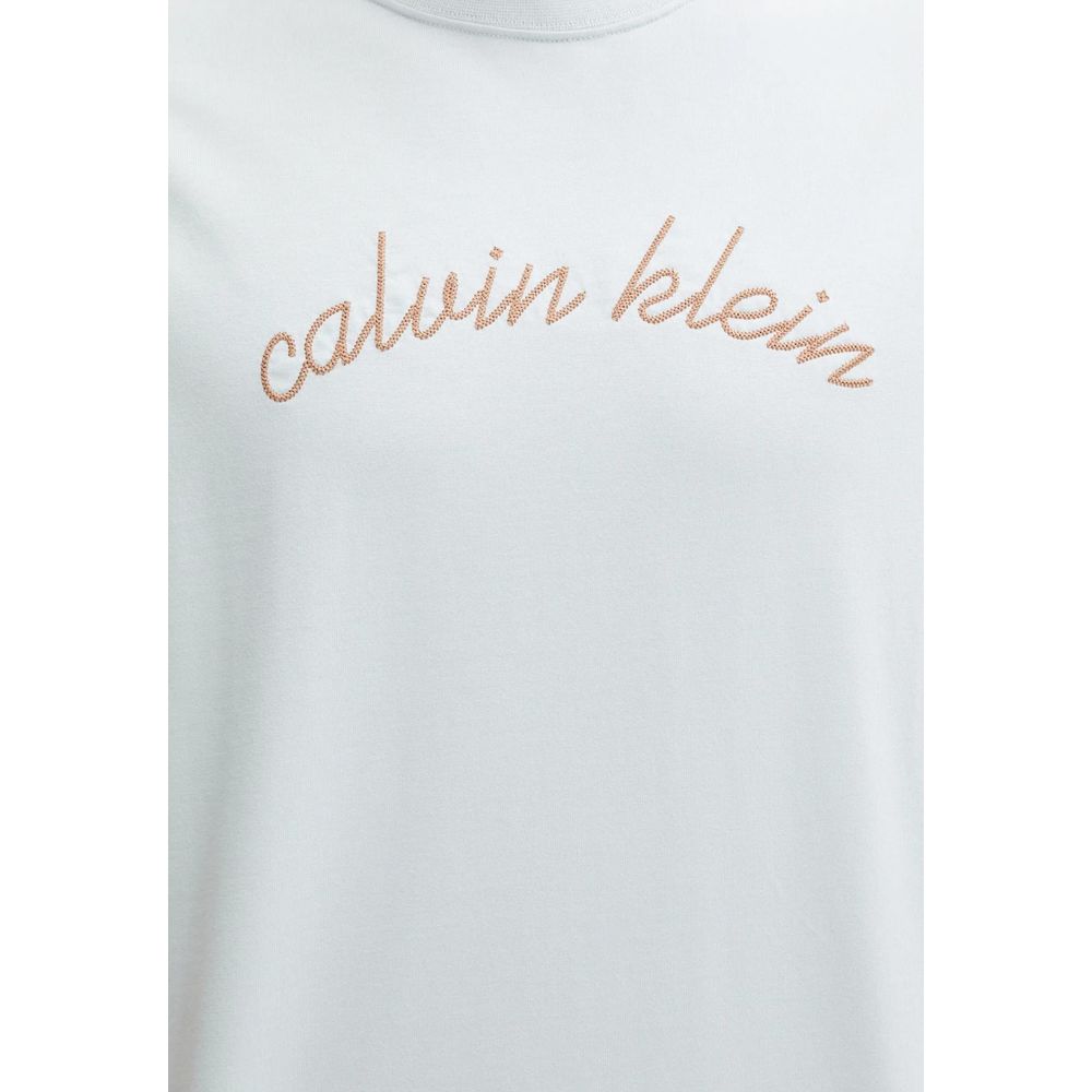 T-Shirt by Calvin Klein Jeans for men in cotton blue features a plush silhouette, showcasing a sophisticated and for a truly plush finish.