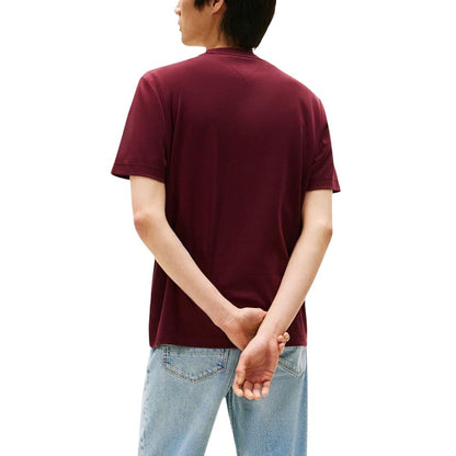 T-Shirt by Tommy Hilfiger for men in cotton bordeaux features a plush silhouette, showcasing a sophisticated and for a truly plush finish.