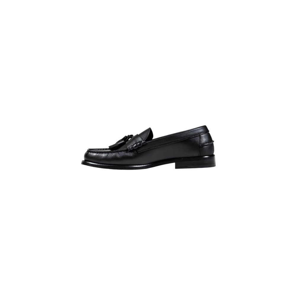 Shoes by Tommy Hilfiger for men in leather black showcases a timeless silhouette from the Men's Leather Shoes collection, featuring a timeless and for a timeless finish.