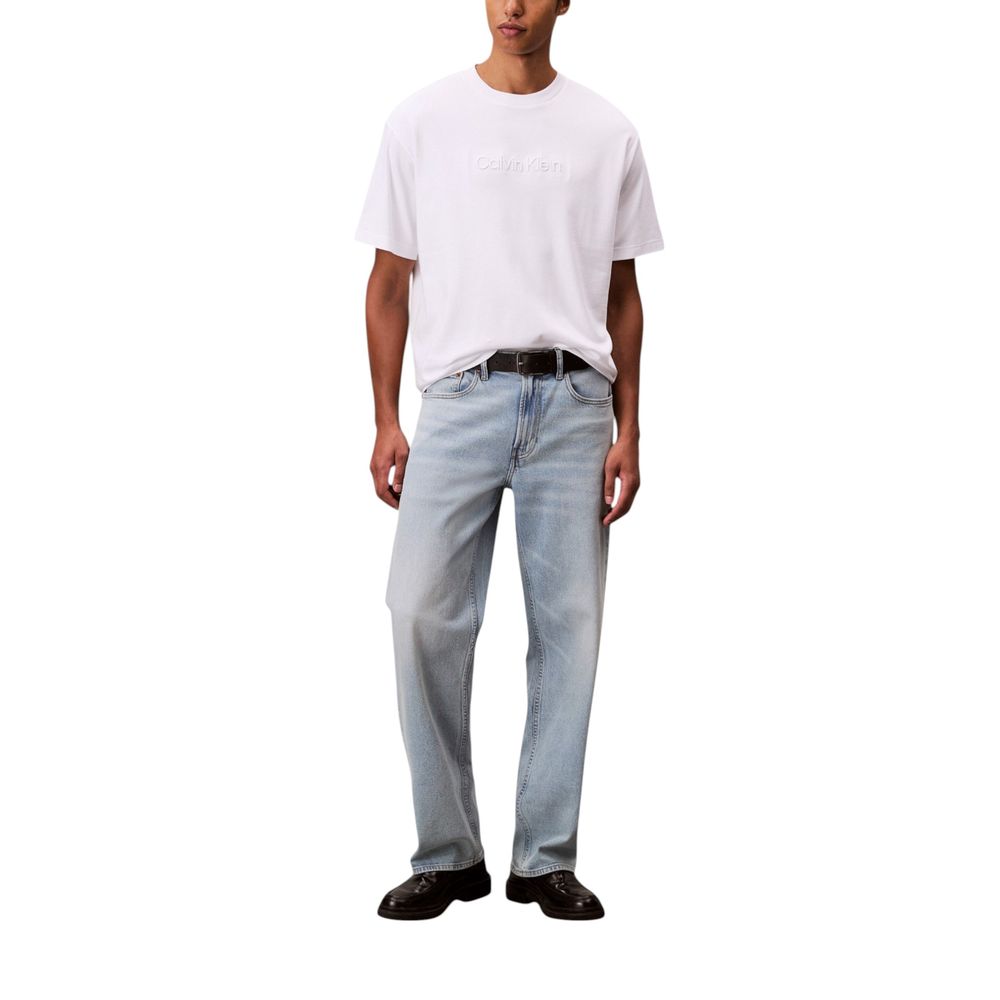 T-Shirt by Calvin Klein for men in cotton white showcases a chic silhouette, artfully detailed with a chic and for a chic finish.