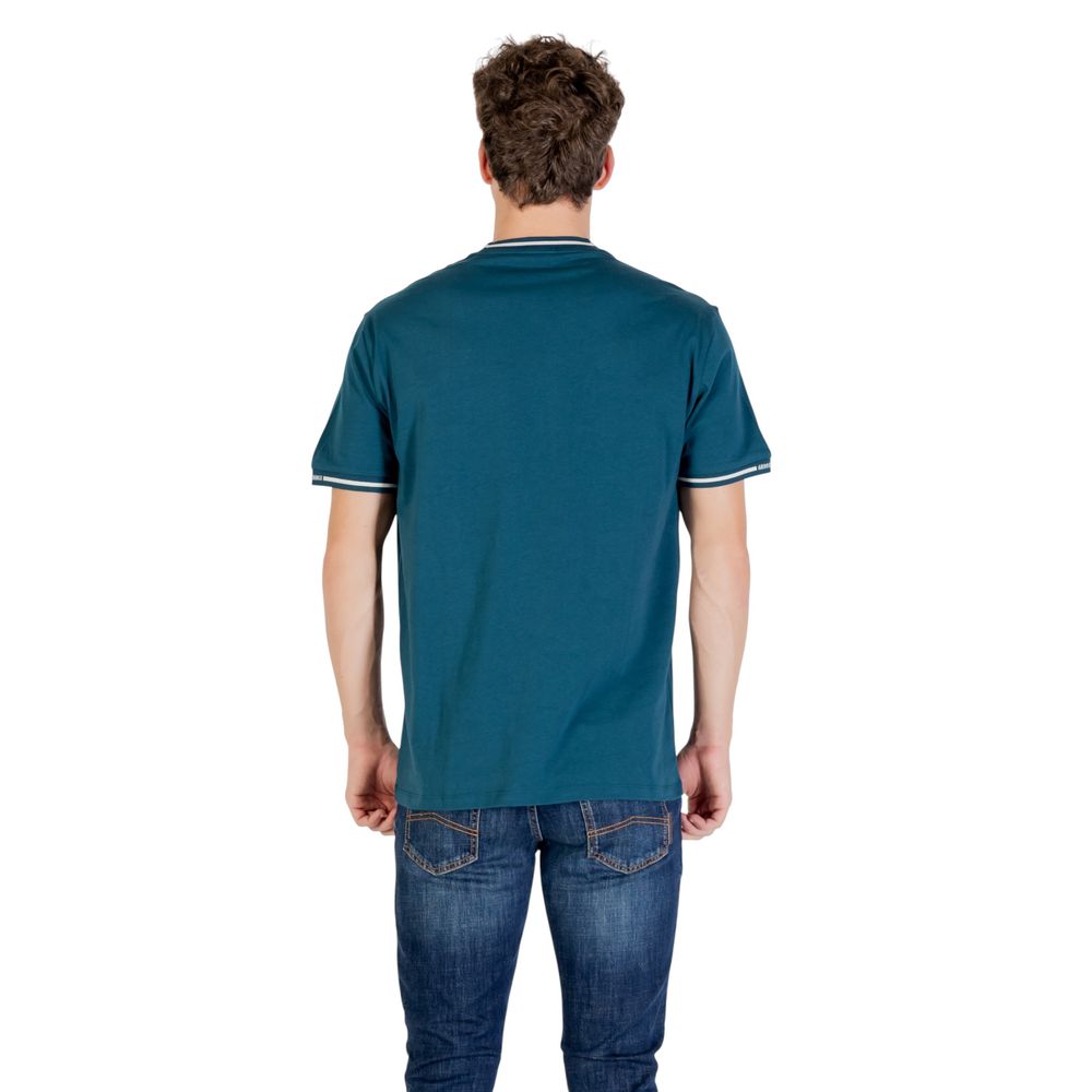 T-Shirt by Armani Exchange for men in cotton black features an on trend silhouette, perfectly showcasing a on trend and crew neckline for an elevated aesthetic.
