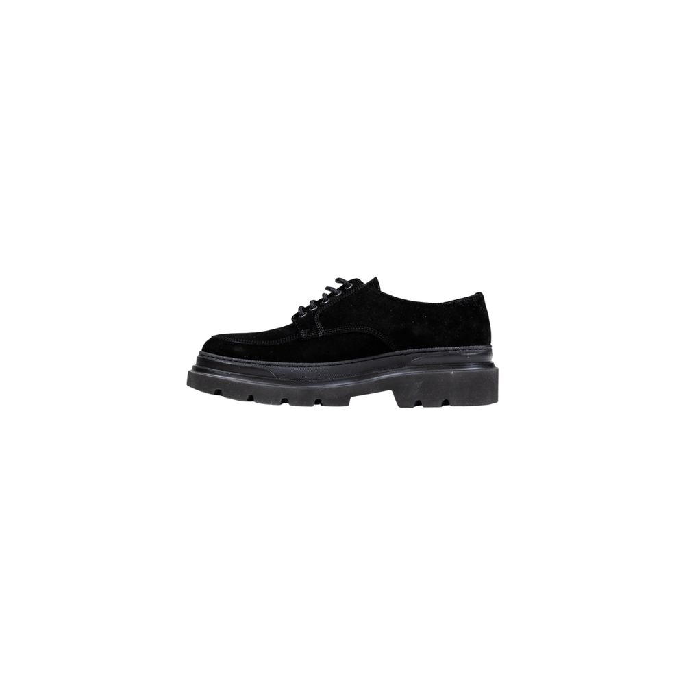 Shoes by Antony Morato for men in leather black features an timeless silhouette from the Men's Leather Shoes collection, defined by a timeless and for a timeless look.