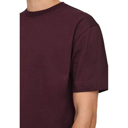 T-Shirt by Only & Sons for men in organic cotton bordeaux features an on trend silhouette, perfectly showcasing a on trend and for an elevated aesthetic.