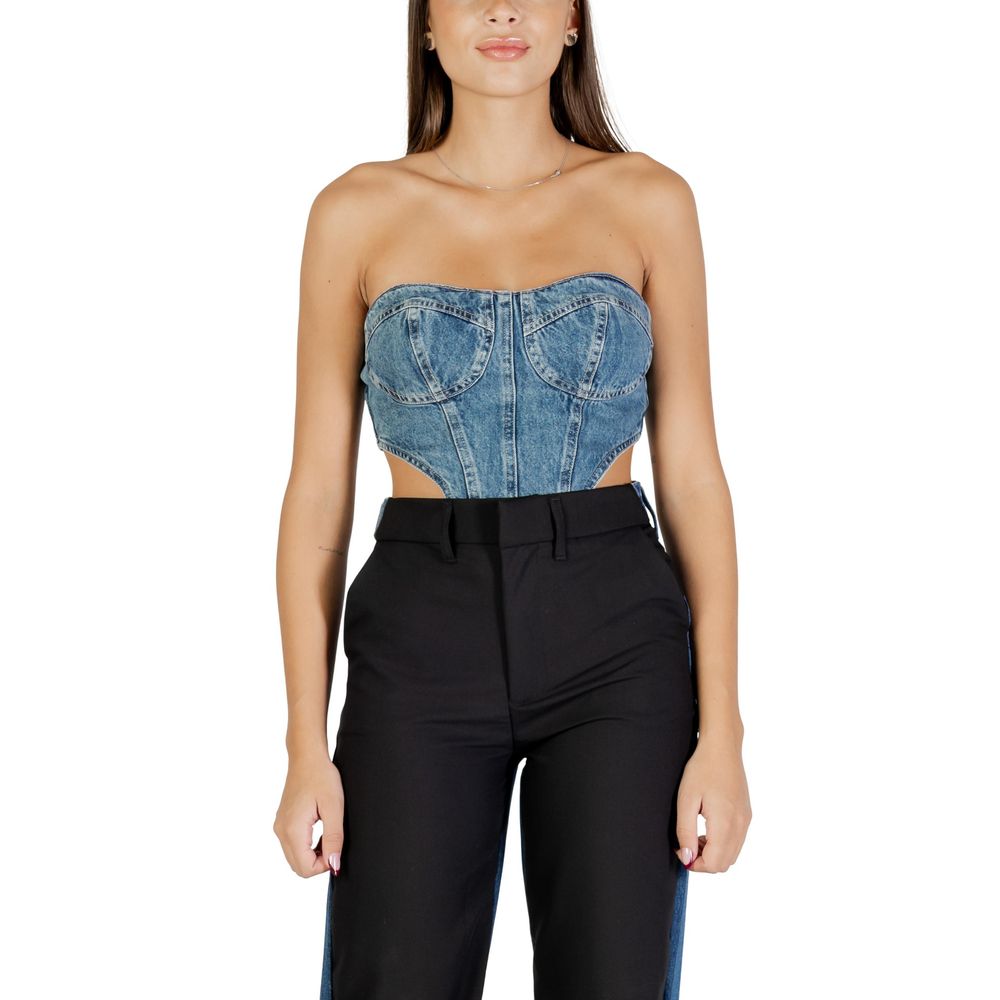 Activewear Top by Colcci for women in denim cotton blue showcases a athletic silhouette, featuring athletic strapless and a athletic strapless neckline integrated with high-performance .