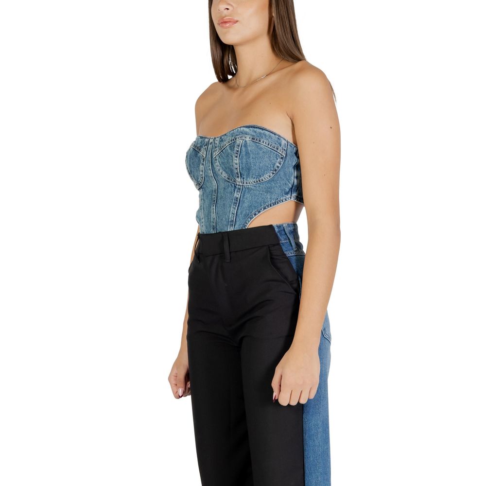 Activewear Top by Colcci for women in denim cotton blue features an contemporary silhouette with , , and a contemporary strapless neckline.