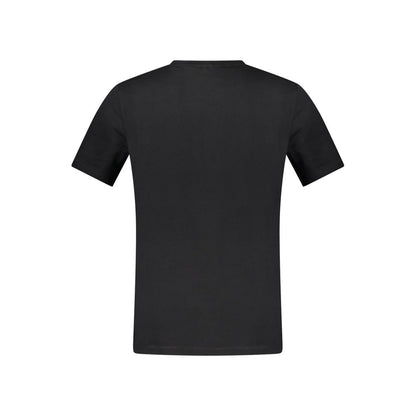 T-Shirt by Hugo Boss for men in cotton black features an on trend silhouette, perfectly showcasing a on trend and for an elevated aesthetic.