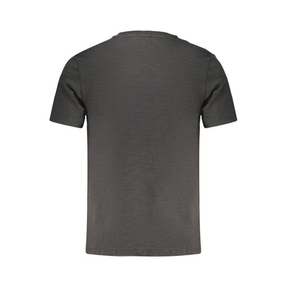 T-Shirt by Timberland for men in cotton black showcases a dramatic silhouette, elegantly detailed with a dramatic and for a truly dramatic finish.