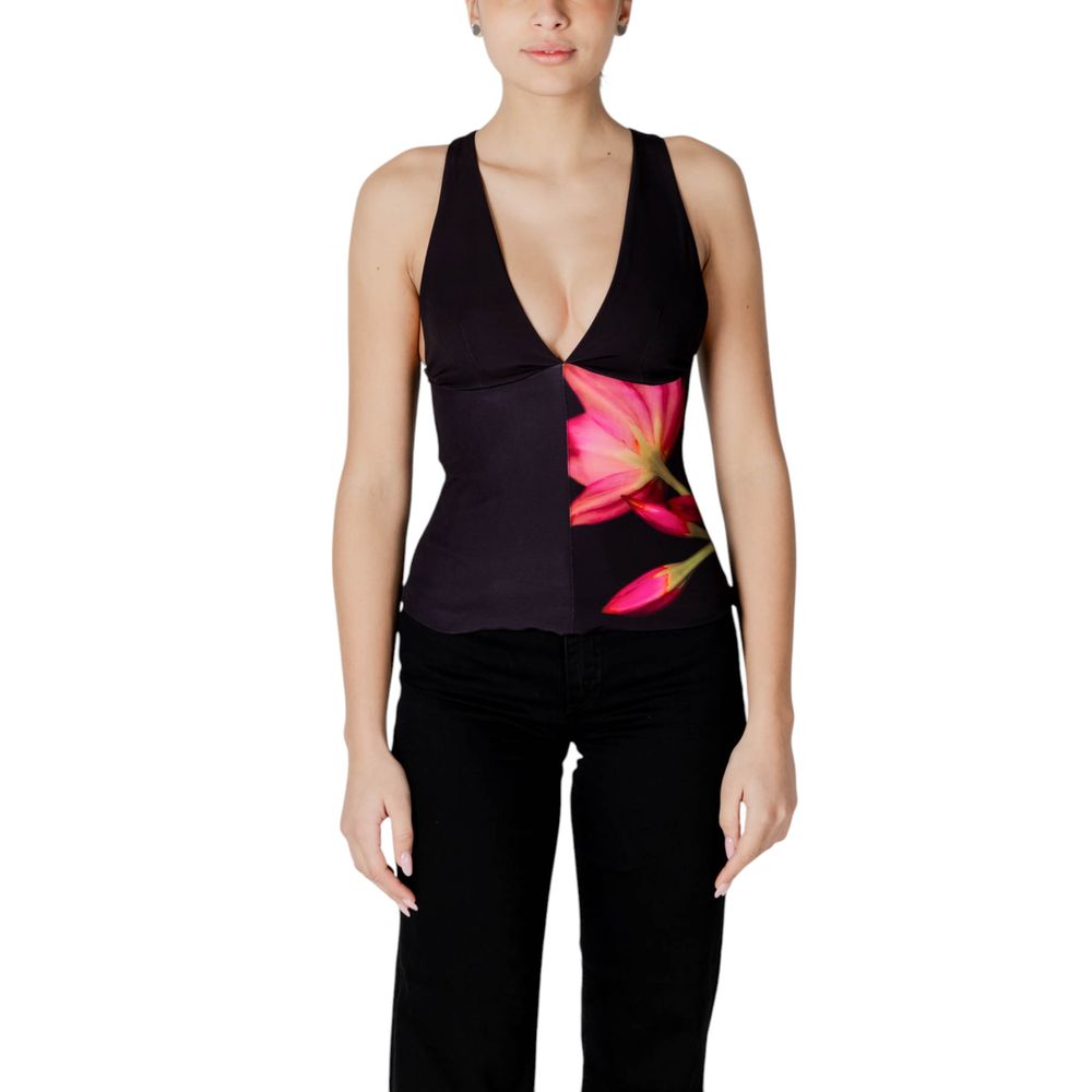 Activewear Top by Desigual for women in stretch polyester black & floral showcases a ergonomic silhouette, highlighting a ergonomic v-neck neckline and with performance-driven for a premium look.