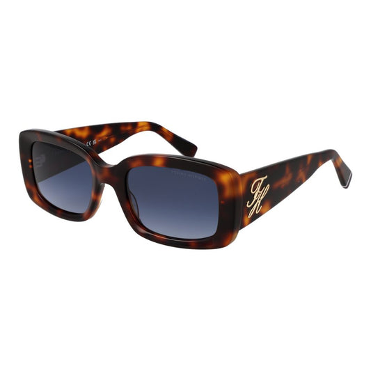 Sunglasses by Tommy Hilfiger for women in acetate and brown presents a sumptuous silhouette, featuring brown coloured frame and rectangle full-rim frame design with gradient category-3-dark-tint lens for a sumptuous look.