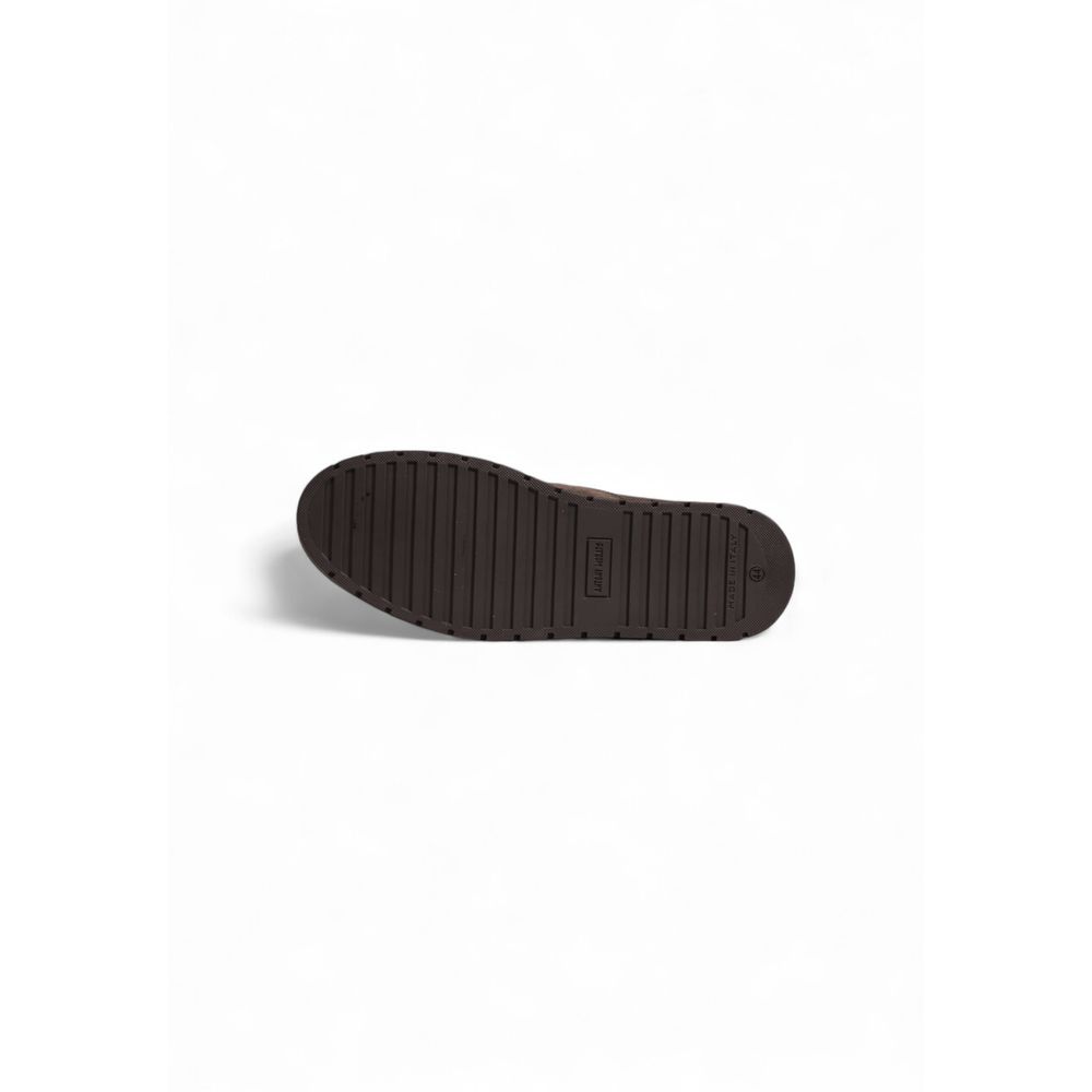 Chelsea Winter Boots by Antony Morato for men in suede leather gray features an high-performance design from the Men's Suede Leather Chelsea Winter Boots collection, highlighting a high-performance and for a refined look.
