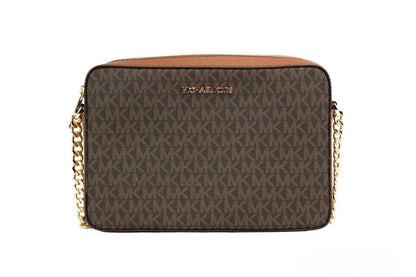 This Large 2-in-1 Shoulder & Crossbody East West Messenger Bag by Michael Kors for men in leather & velvet beige, brown & gold presents a versatile silhouette from the Jet Set Leather & Velvet Large 2-in-1 Shoulder Crossbody East West Messenger Bag collection, featuring a secure zipper, ample , and versatile crossbody-strap, shoulder-strap & adjustable-strap.